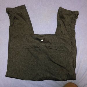 Xersion Gray Capri cut leggings